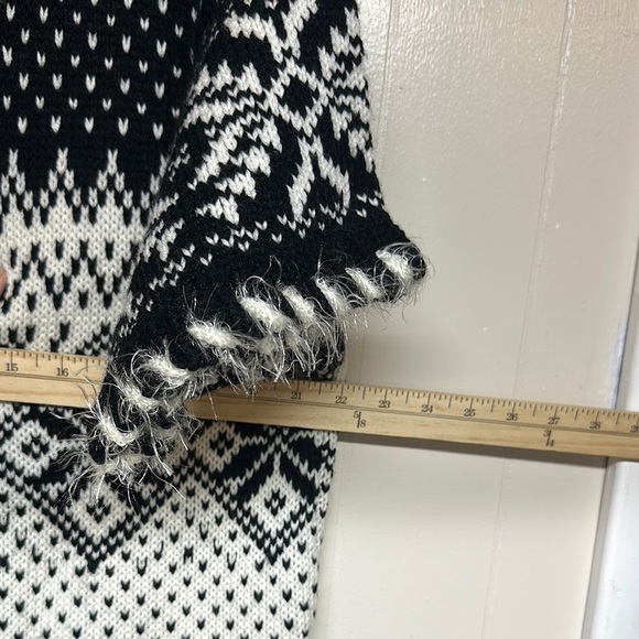 Westbound Petites Cardigan Sweater Wrap Shrug Fuzzy Fringe Womens - Picture 9 of 11